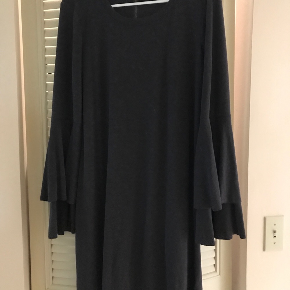 Maternity dress! Long pretty sleeves!